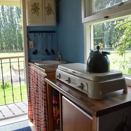 Hébergement de vacances Gypsy Caravan In Weideblick With Farm Animals *