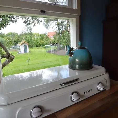 Gypsy Caravan In Weideblick With Farm Animals * Bergen op Zoom