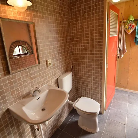 Gypsy Caravan In Weideblick With Farm Animals Dom wakacyjny