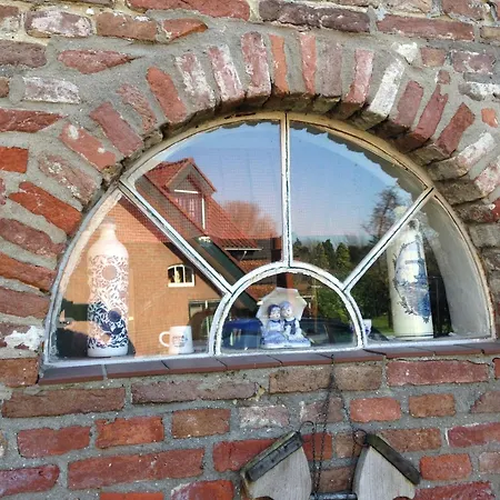 Gypsy Caravan In Weideblick With Farm Animals Bergen op Zoom