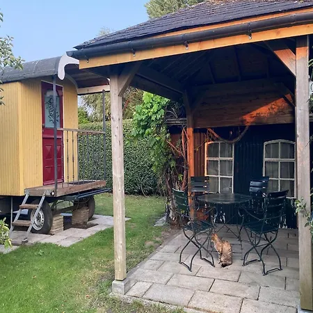 Gypsy Caravan In Weideblick With Farm Animals Hébergement de vacances *