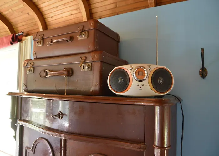 Hébergement de vacances Gypsy Caravan In Weideblick With Farm Animals *