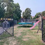 בית נופש Gypsy Caravan In Weideblick With Farm Animals
