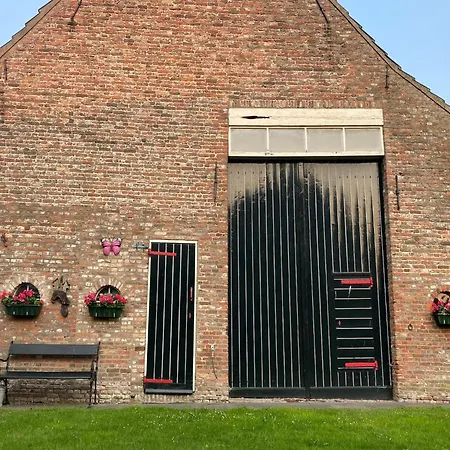 Gypsy Caravan In Weideblick With Farm Animals بيرخن أوب زوم