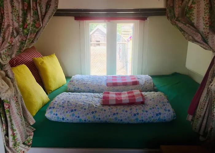 Gypsy Caravan In Weideblick With Farm Animals بيت للعطل بيرخن أوب زوم