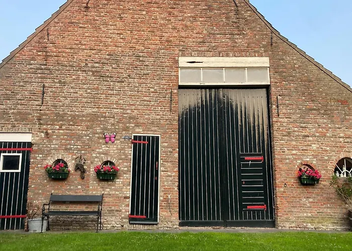 Gypsy Caravan In Weideblick With Farm Animals بيرخن أوب زوم